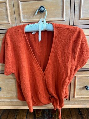 Madewell Burnt Orange Tie-Front V-Neck shirt